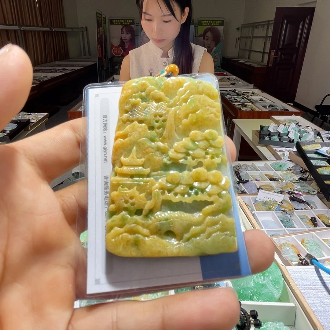 翡翠未镶嵌颈饰一