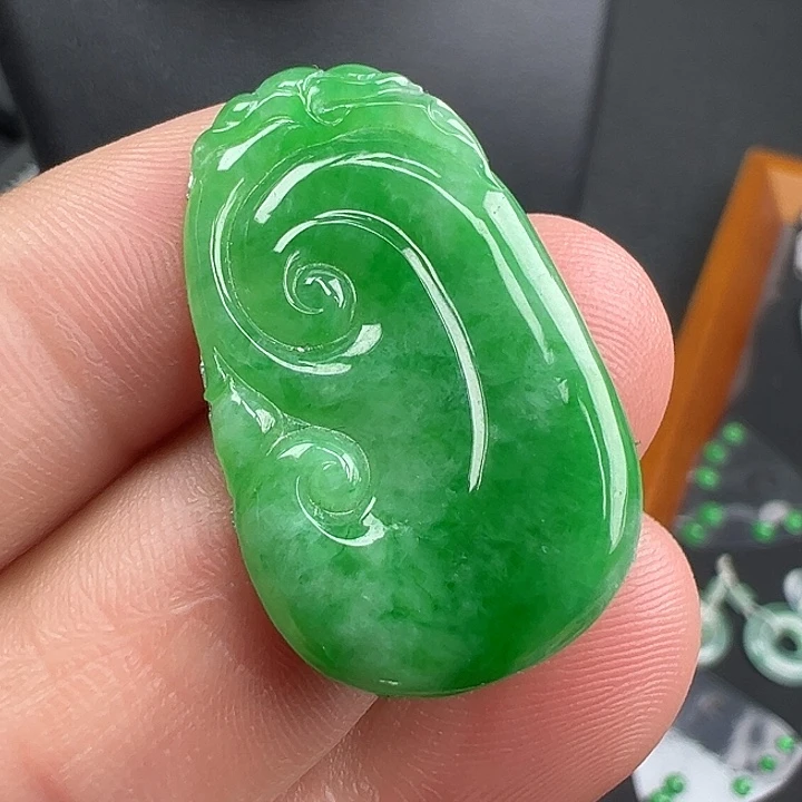 翡翠未镶嵌颈饰如意29.4