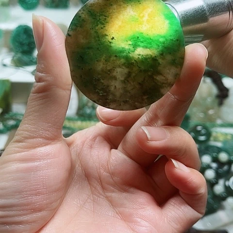 独山玉未镶嵌吊坠