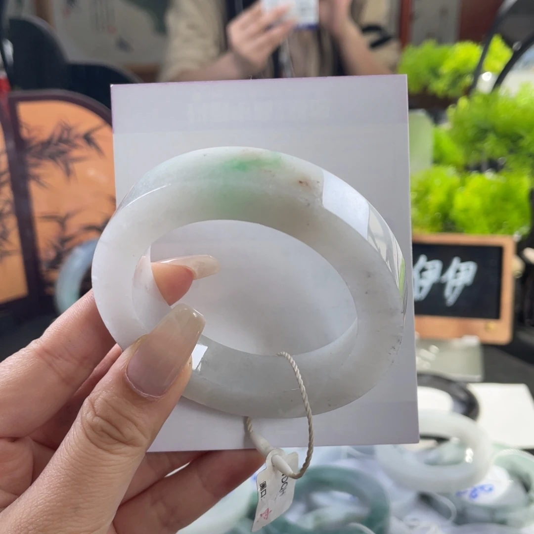 是***啊定制翡翠未镶嵌翡翠手镯基地质检发货