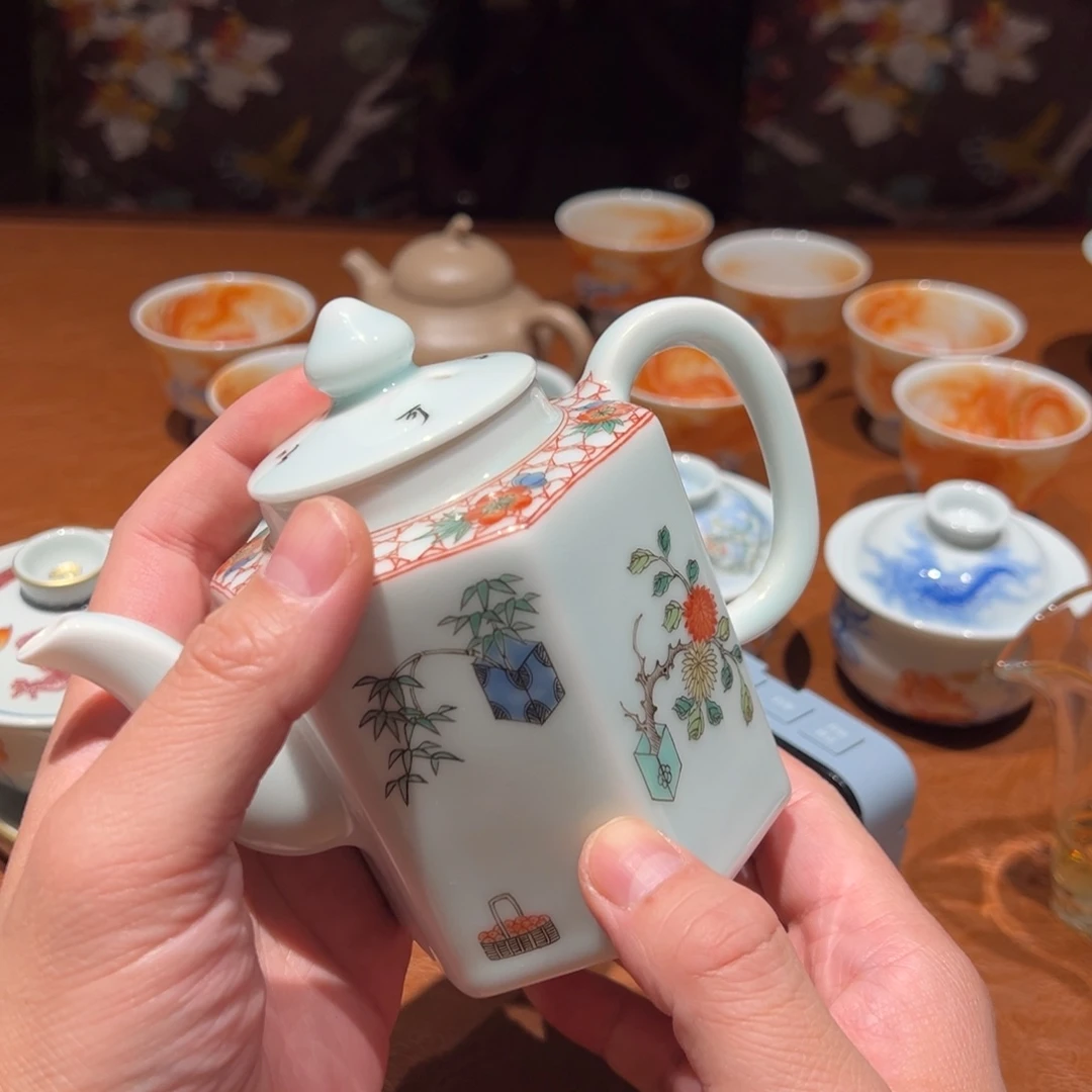 H****.釉上粉彩大茶壶啊