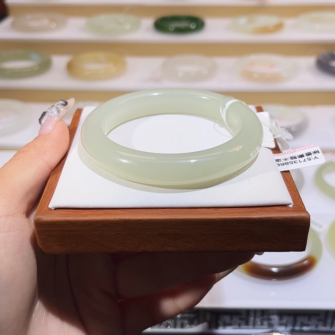 和田玉未镶嵌手镯冰晴