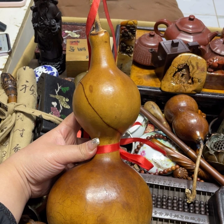 鸡翅木类端景台陶瓷艺术家的作品是
