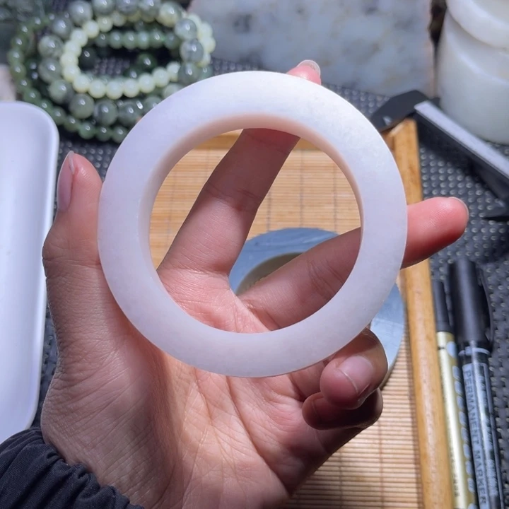 未镶嵌和田玉珠宝半成品搬****）