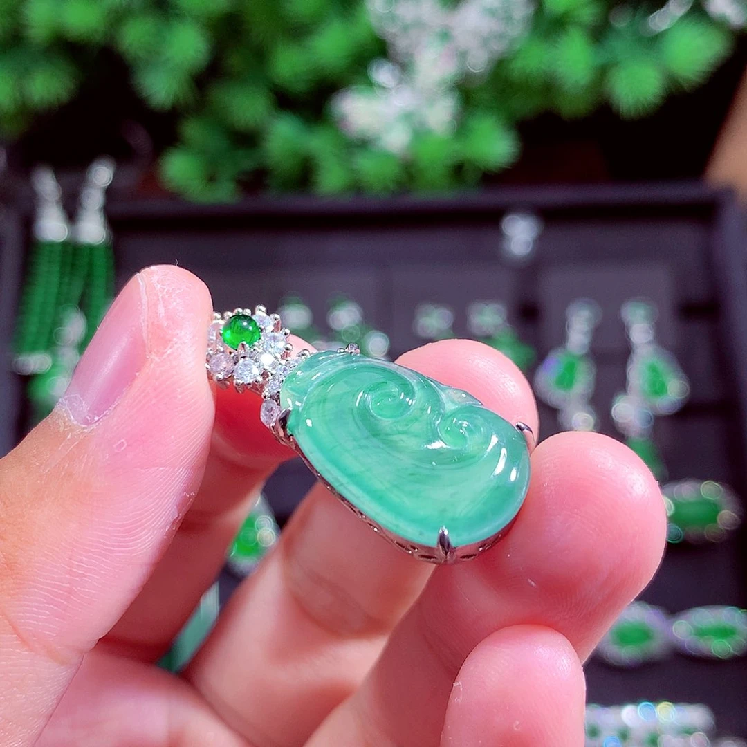 颈饰未镶嵌翡翠天然