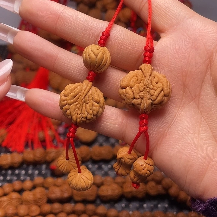 木质类龙纹桃枭挂件