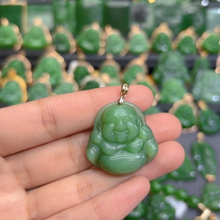 颈饰18K金镶嵌和田玉（碧玉）