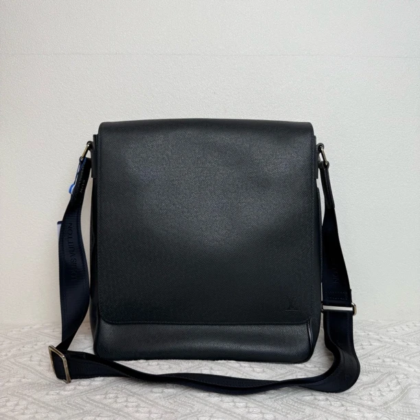 99新 LouisVuitton/路易威登 98新/8928男士时尚休闲全皮邮差包