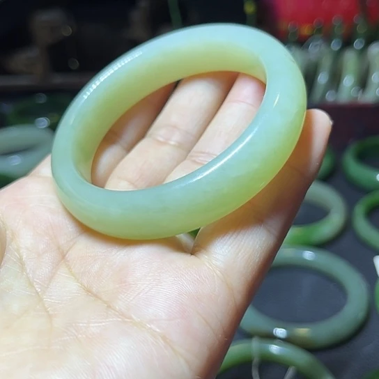 和田玉（糖玉）未镶嵌手镯