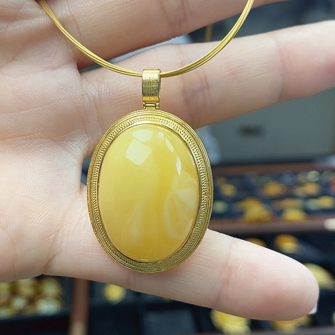 裸石琥珀未镶嵌成品