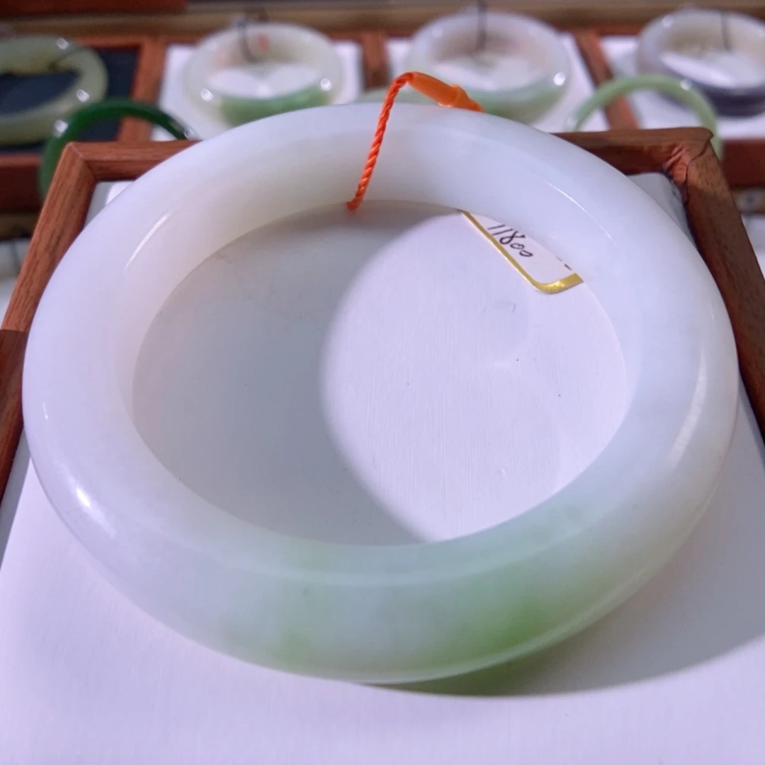 【闪购商品】未镶嵌手镯和田玉（翠青玉）俄翠
