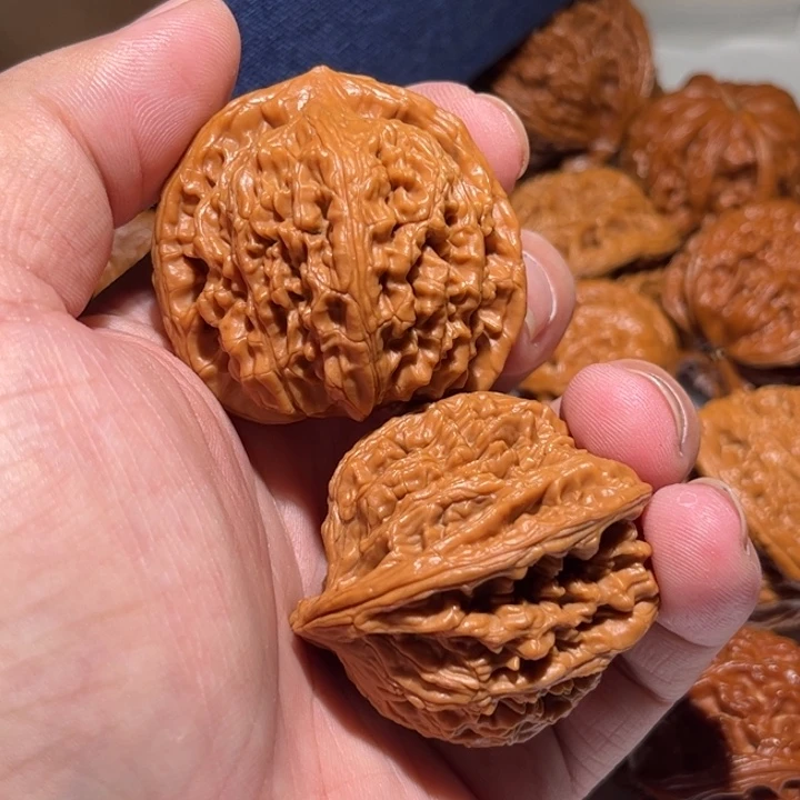 中***^桃核把件狮子头核桃