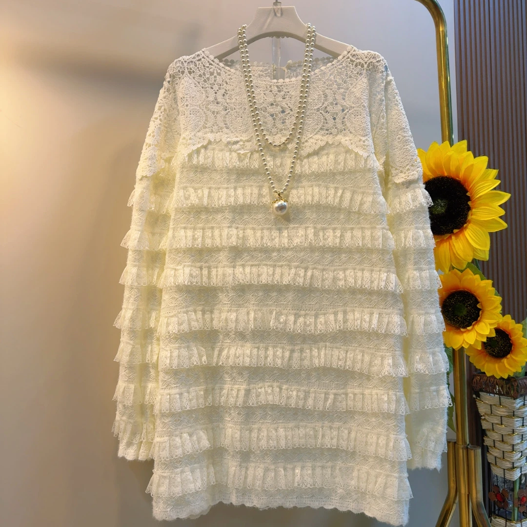 LL时尚韩版高档拼接长袖镂空圆领蕾丝衫