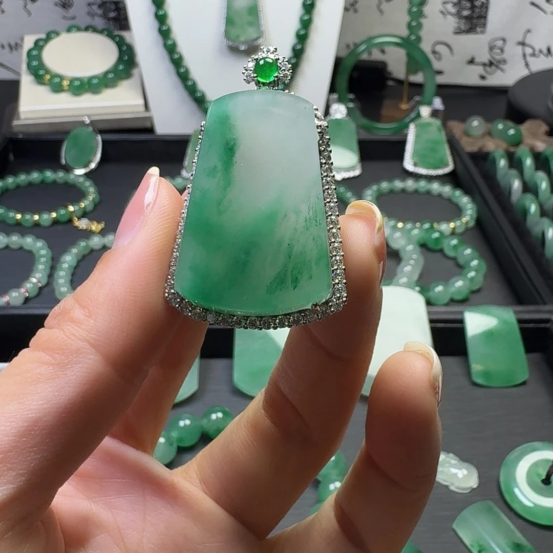 石英质玉（非洲翠）1未镶嵌执***?