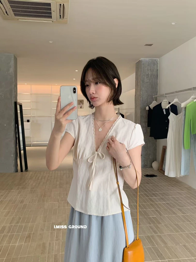 imiss@31009 韩系百搭甜美减龄V领飞袖小衫