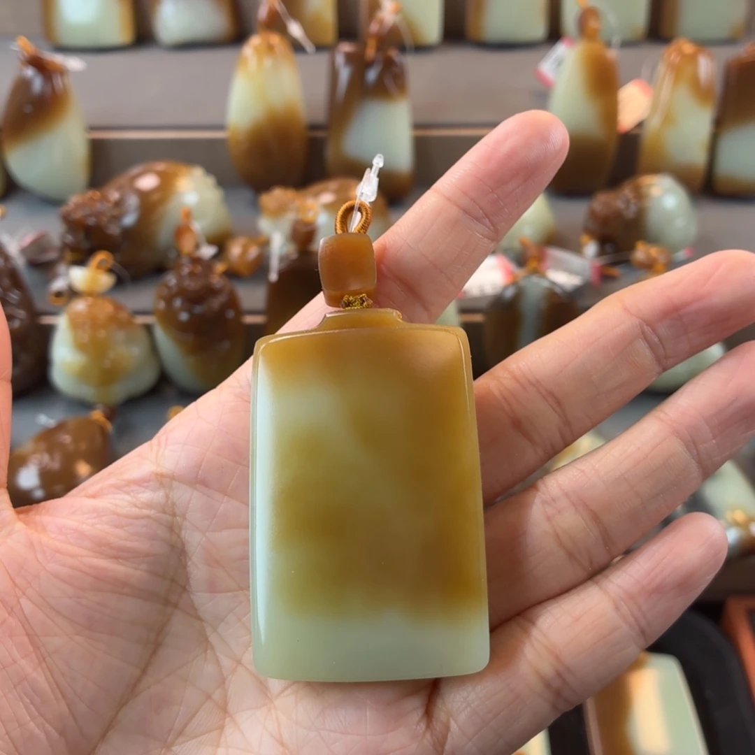 和田玉（糖玉）未镶嵌颈饰