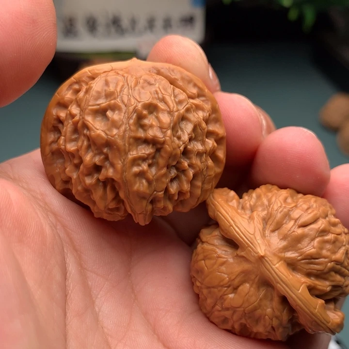 文玩核桃把件一****d金麒麟108