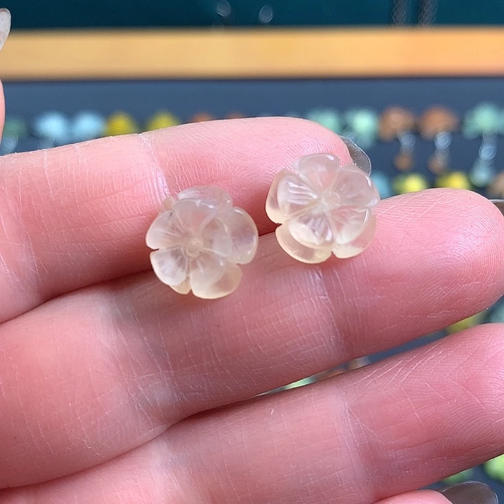 未镶嵌蛇纹石玉耳饰