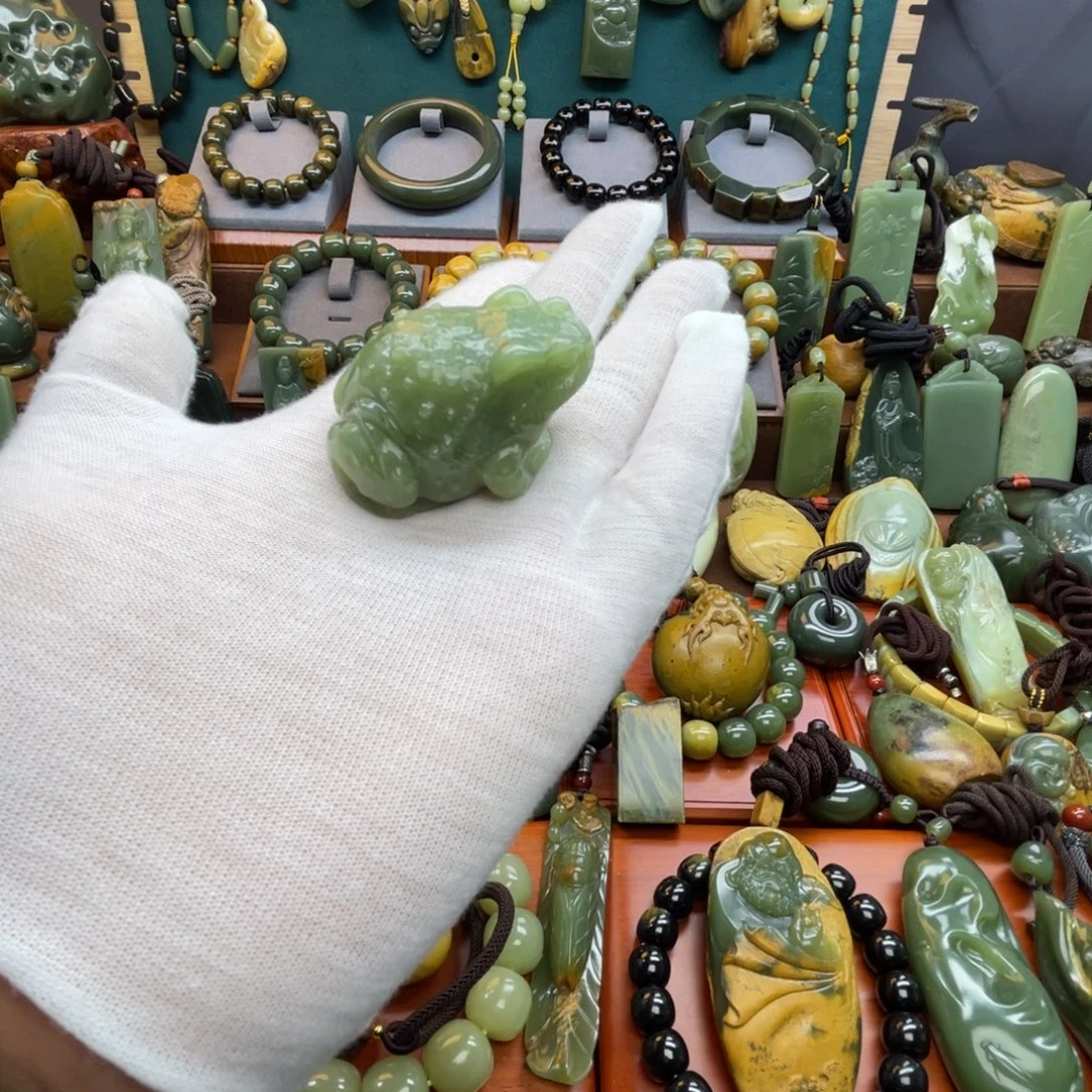 岫岩老玉（透闪石质玉）未镶嵌颈饰