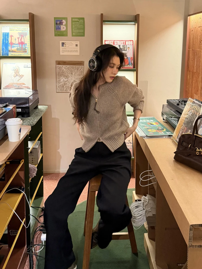 冬季新款韩系老钱风高级感气质显瘦针织开衫上衣百搭裤子小众女装