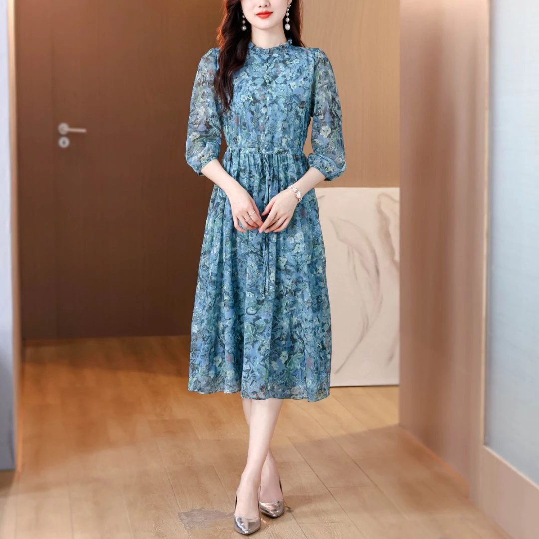 （蓝海之迷）夏季V领2025年扎染印花显瘦高腰连衣裙