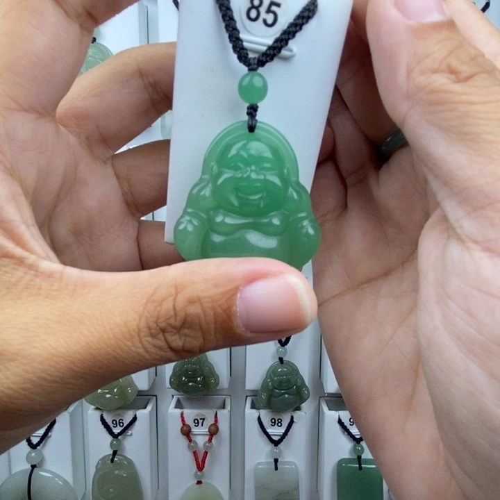 石英质玉未镶嵌颈饰