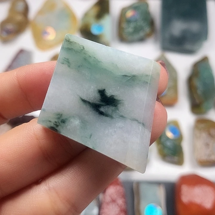 颈饰未镶嵌翡翠天然
