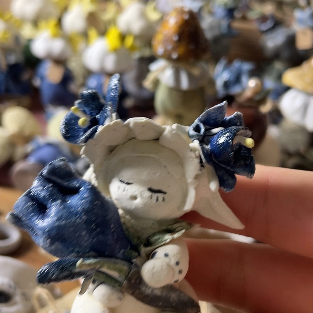 泥塑手工捏制花花精灵