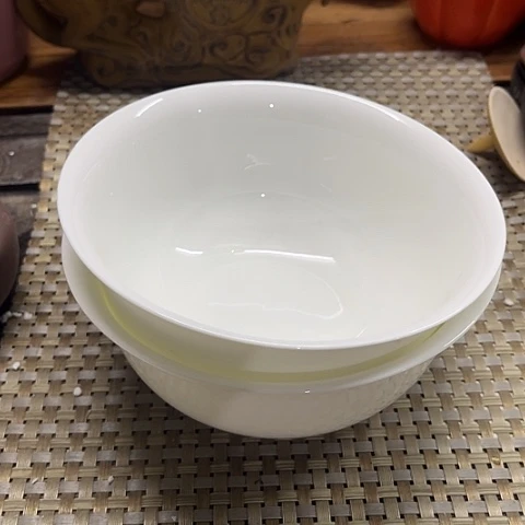 微瑕，不能明火，口径18，高度8，4个骨瓷