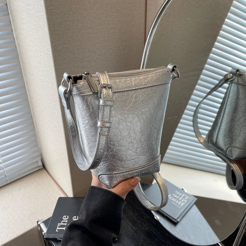 贰壹b新款女包时尚小众简约斜挎包