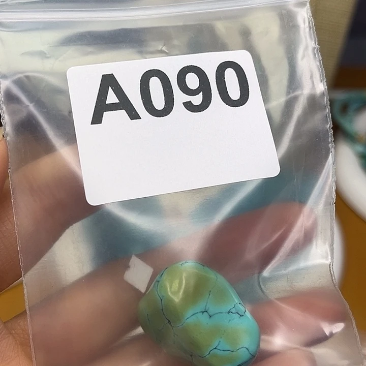 呼***呦绿松石未镶嵌颈饰