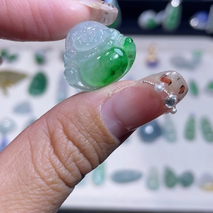 翡翠未镶嵌颈饰佛公