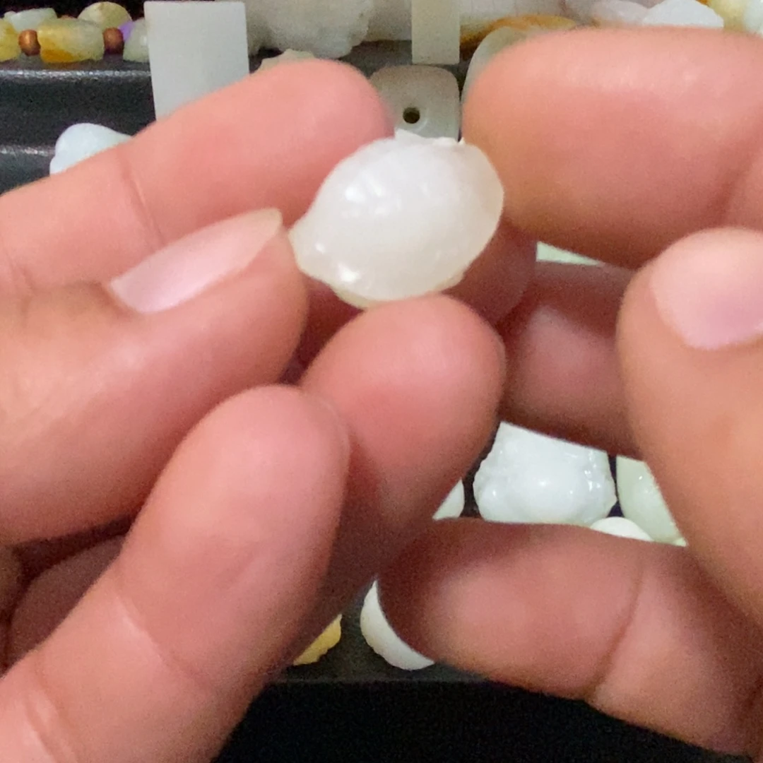 浅***福和田玉未镶嵌颈饰