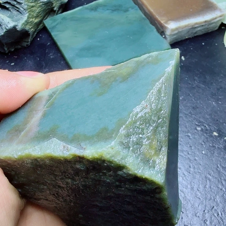 和田玉（糖玉）未镶嵌珠宝奇石