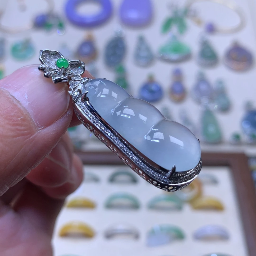 翡翠颈饰18K金镶嵌天然A货翡翠