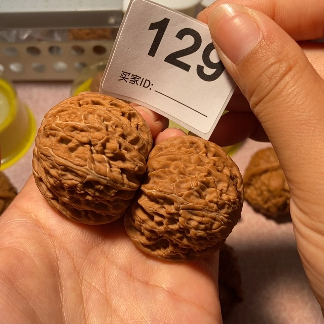杨***.文玩核桃磨盘全品40。 129