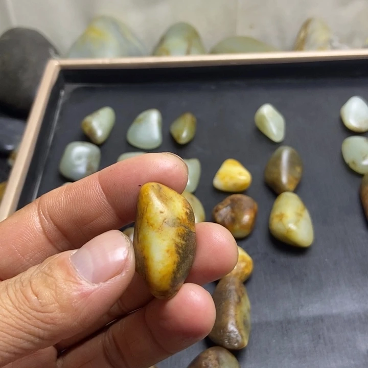 和田玉(糖玉)未镶嵌珠宝奇石