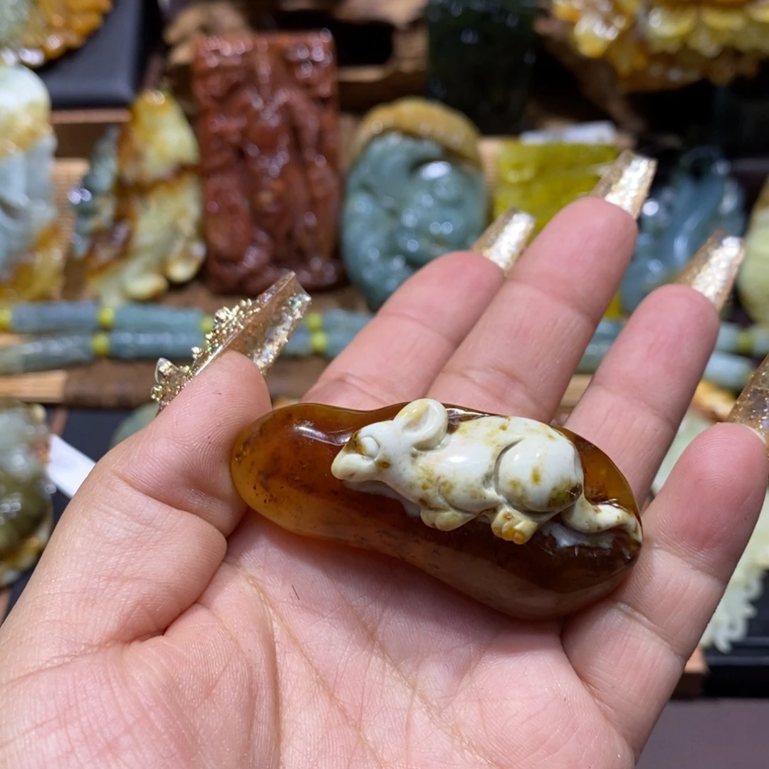蛇纹石玉颈饰未镶嵌