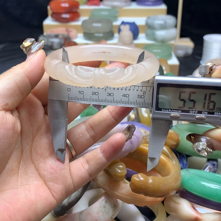 未镶嵌手镯石英质玉?*?