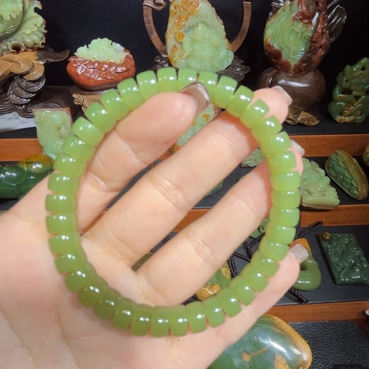 颈饰未镶嵌透闪石质玉