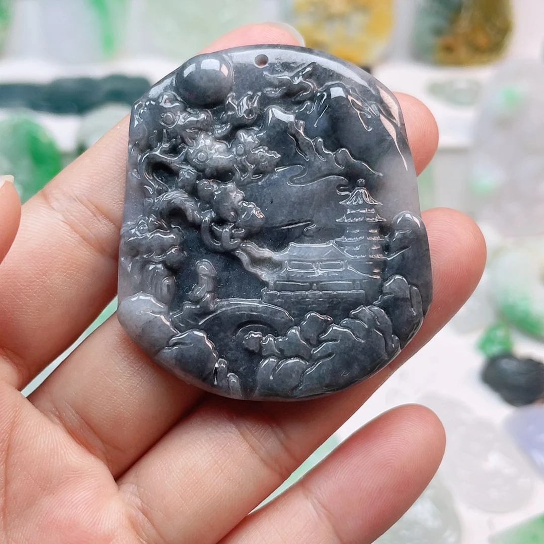 翡翠颈饰未镶嵌山水