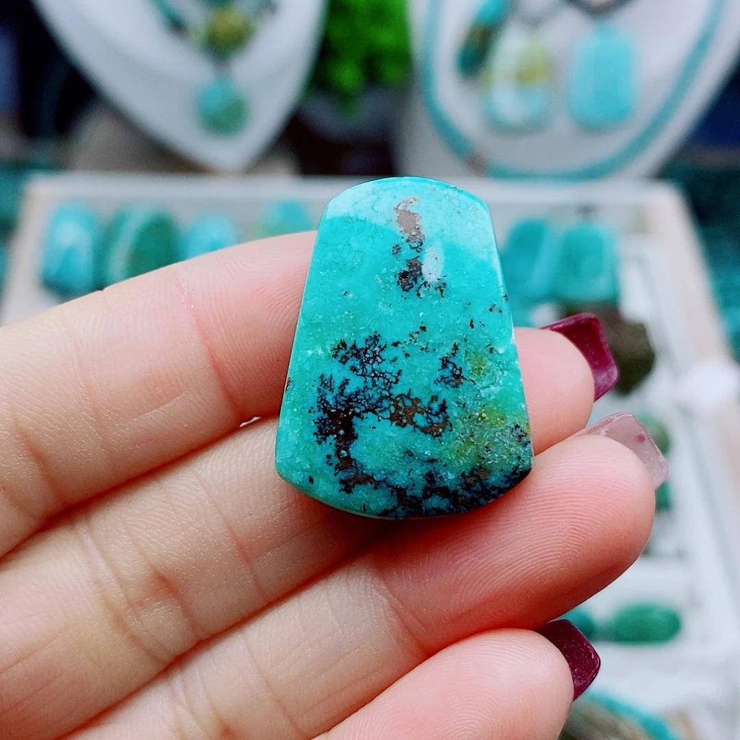 绿松石未镶嵌颈饰