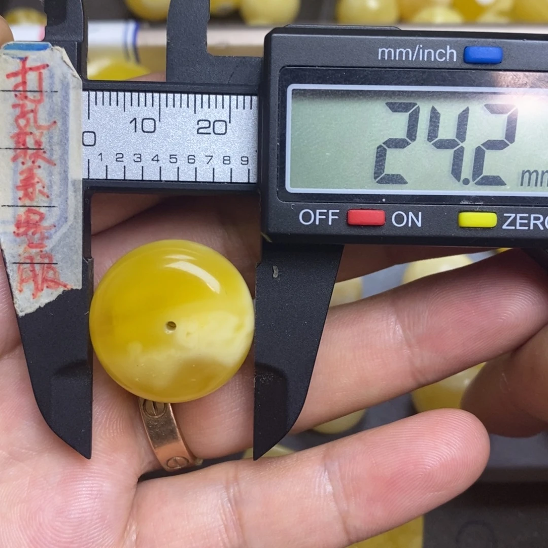 蜜蜡未镶嵌裸石24.2x13.3微瑕墩子