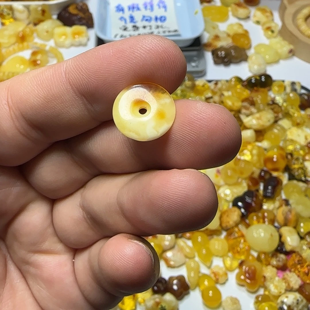 琥珀未镶嵌裸石0.43克