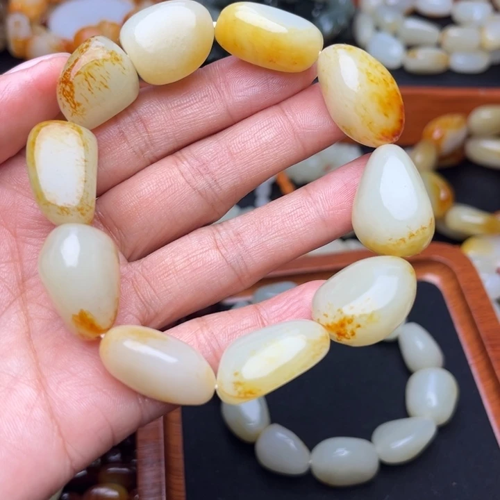 追***丑和田玉未镶嵌手链