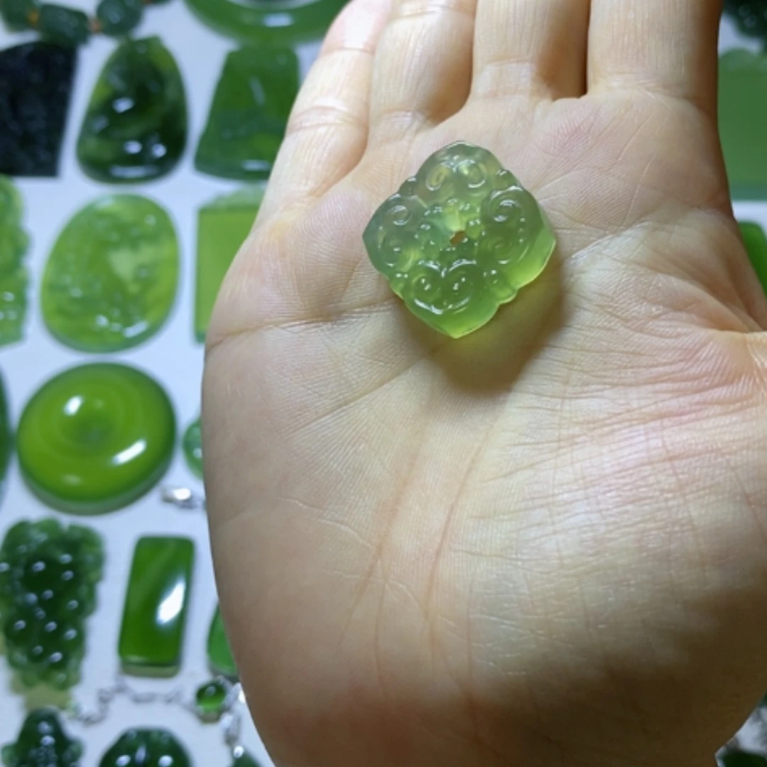 【闪购商品】未镶嵌蛇纹石玉颈饰