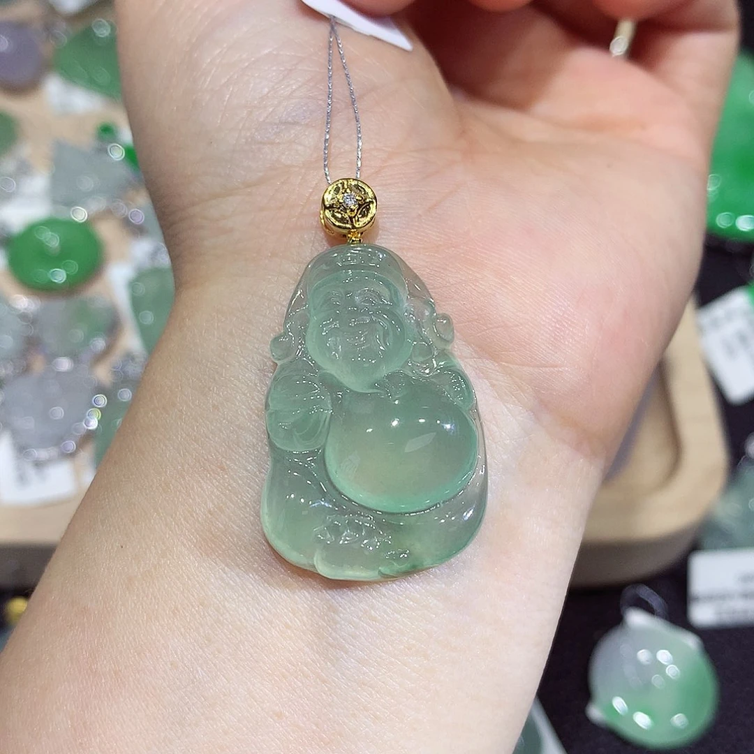 翡翠18K金镶嵌颈饰米爷