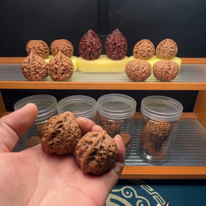 梵***0吊坠龙脊菩提39铁锤一对。