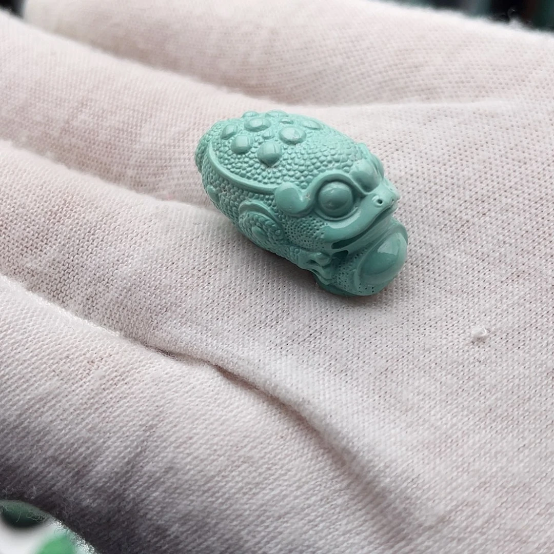 绿松石未镶嵌颈饰