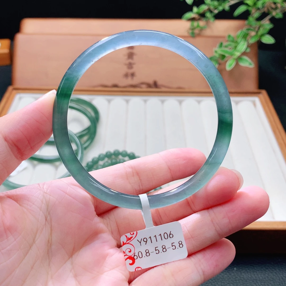 翡翠未镶嵌手镯（圆镯）